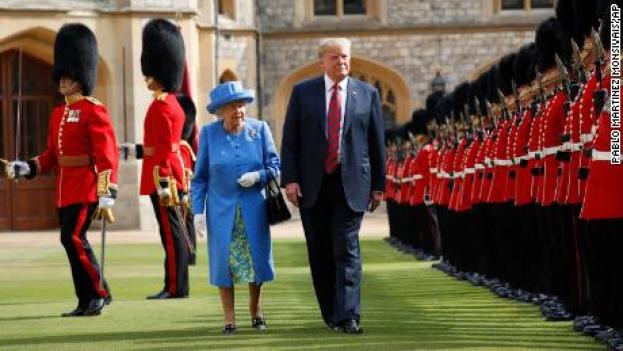 Trump walks with queen